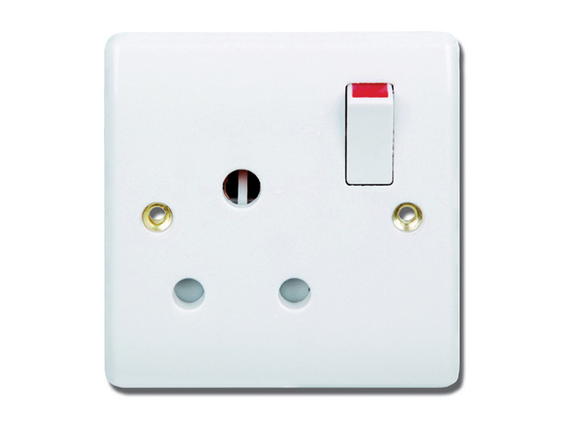 1 Gang 15A Switched Socket Outlet